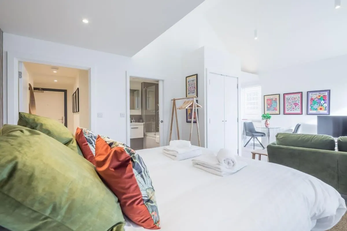 Luxurious City Centre Apartment With Balcony Кембридж Великобритания